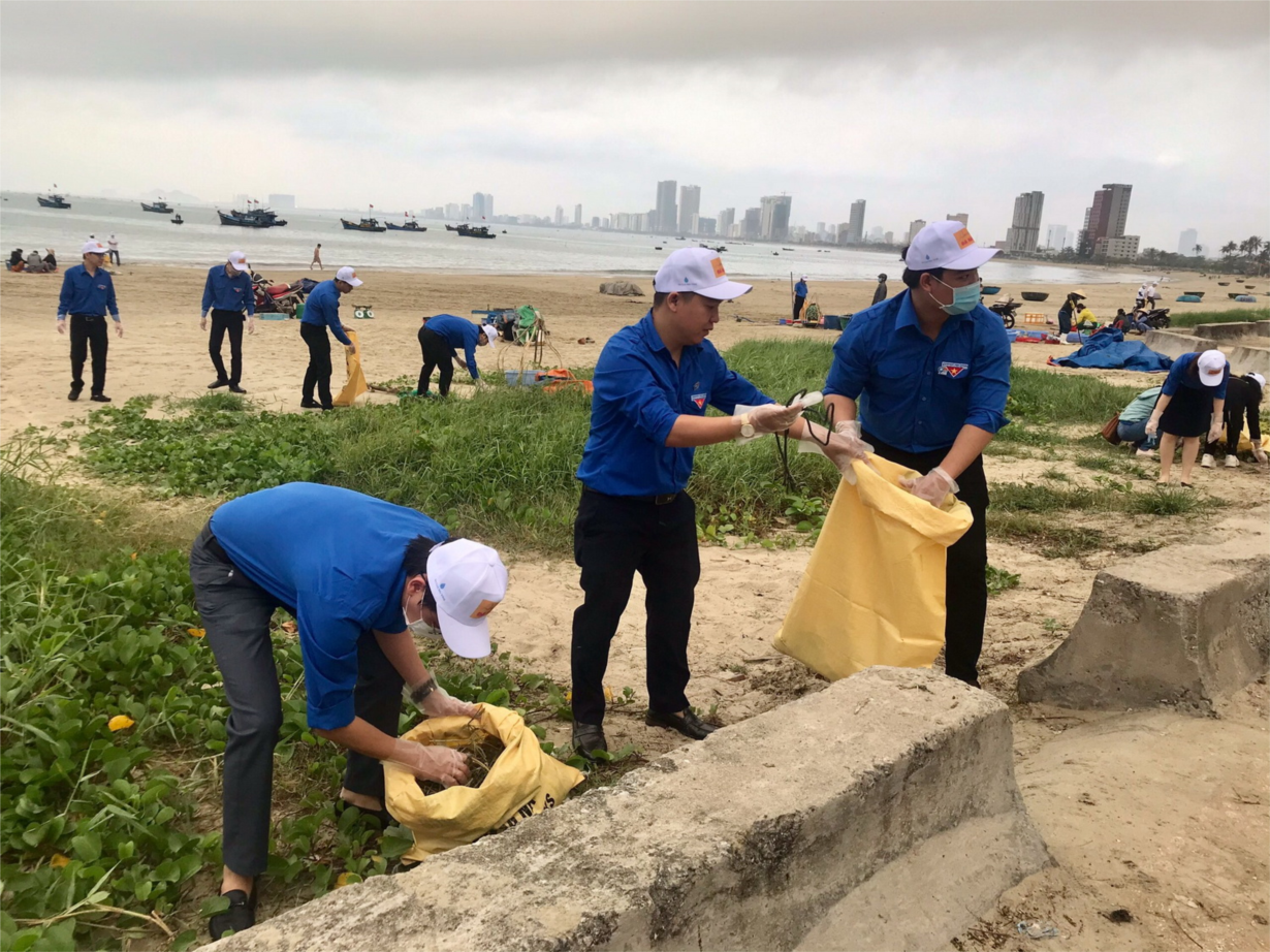 Đà Nẵng: Dọn sạch bờ biển đón khách du lịch (26/3/2021)